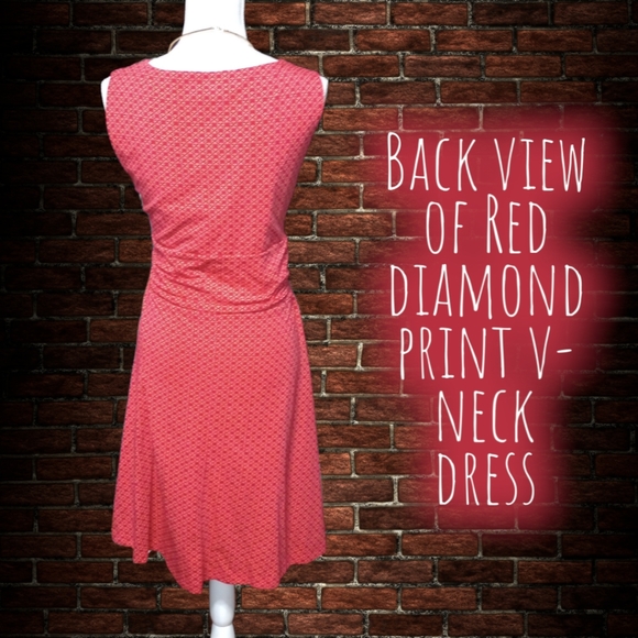 Red Diamond Print V-Neck Dress - Picture 2 of 10